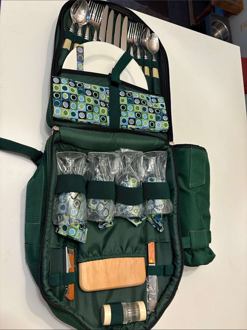 Picnic time deluxe 4-person full service insulated picnic backpack New! - Picture 10 of 14